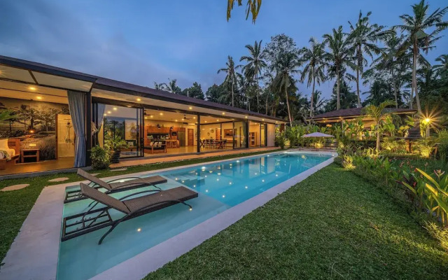 Xanadu - 5BR Ubud Designer Villa, Pool with Rice Fields Views