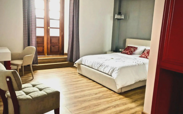 Adamas House Hotel