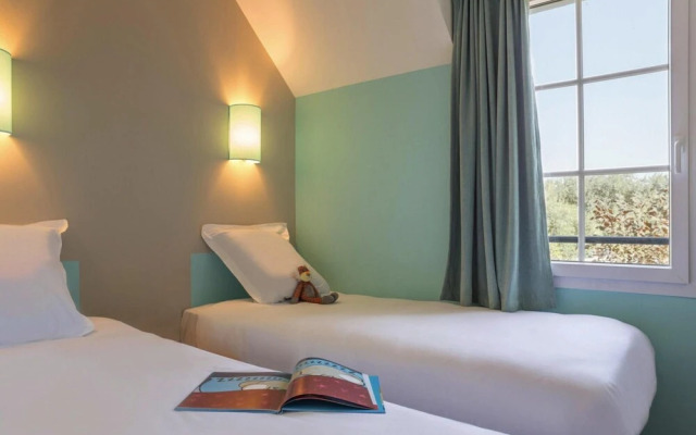 Holiday Home in Residence Le Green Beach, Port-en-besssin-huppain