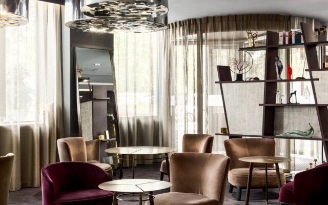 AC Porte Maillot Hotel