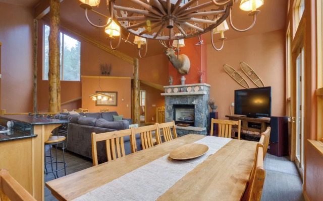 Hot Tub & Ski Shuttle: Rustic Breckenridge Retreat