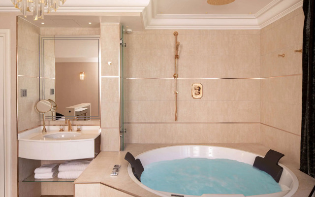 Paris j'Adore Hotel & Spa