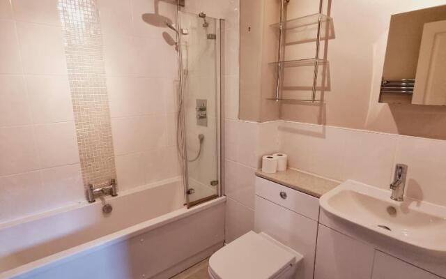 Spacious one bedroom apartment with private garden