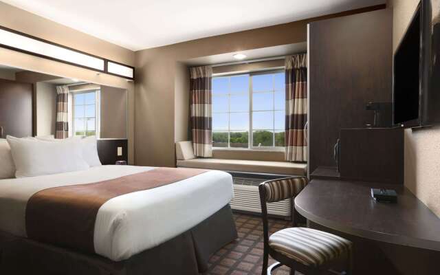 Microtel Inn & Suites by Wyndham Kenedy/Karnes City