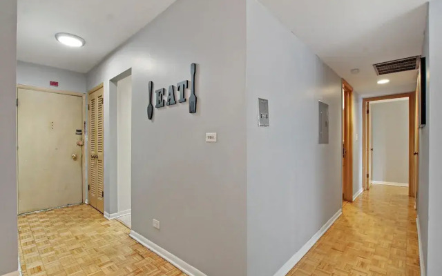 Prime 2BR Chicago Apartment
