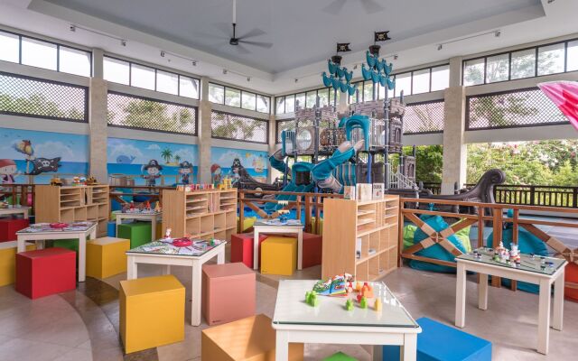 Crimson Resort and Spa Mactan