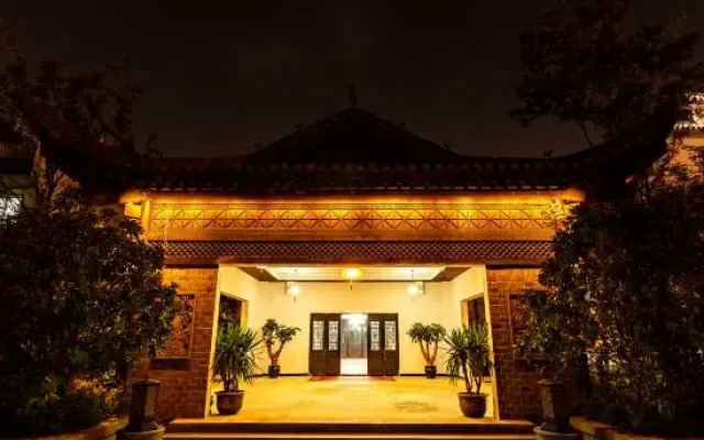Wuhu Langting Guanlan Hotel (Fangte Amusement Park Jiuz Ancient Town)