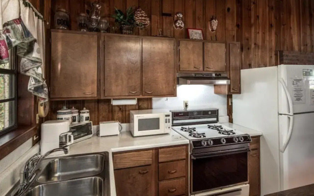 Petty Cabin - Two Bedroom Cabin