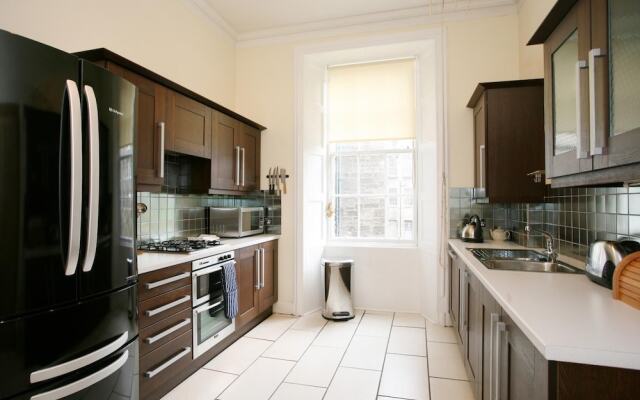 297 Charming Spacious 2 Bedroom Apartment in the Centre of Edinburgh s Old Town