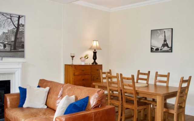 3 Bedroom Home With Garden Near Edinburgh New Town