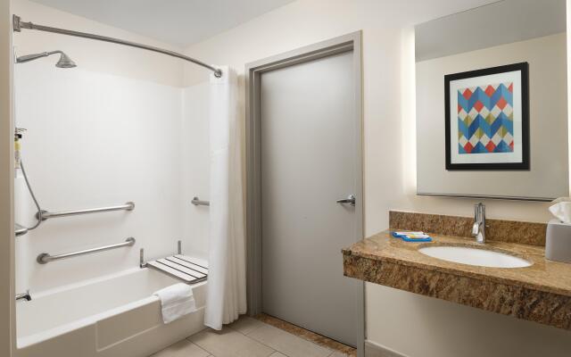 Holiday Inn Express Suites Belmont by IHG