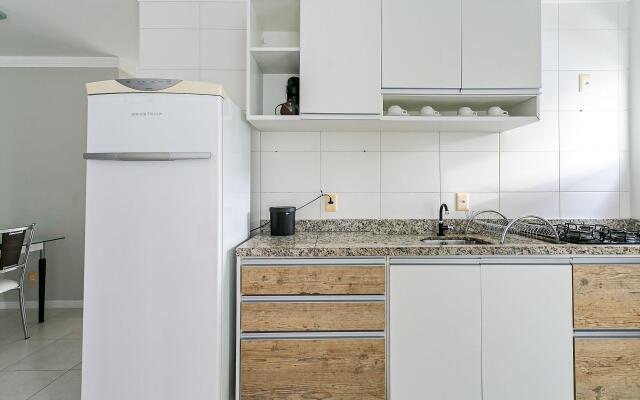 Apto com churrasqueira a 450m do mar RIC205