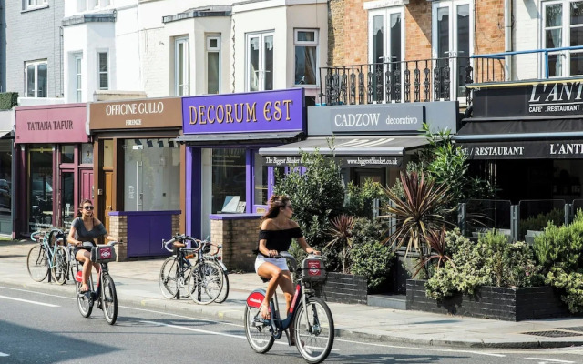 Winchendon Road by Onefinestay