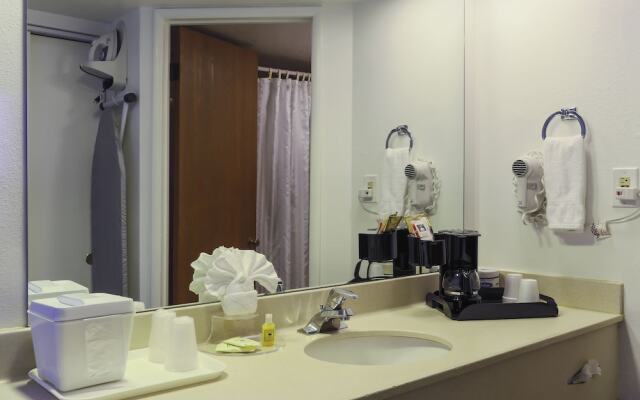 Airport Inn Hotel