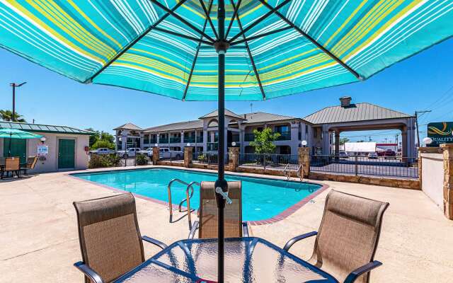 Quality Inn Three Rivers