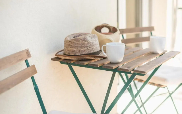 Stylish 2BDR Apt by Acropolis