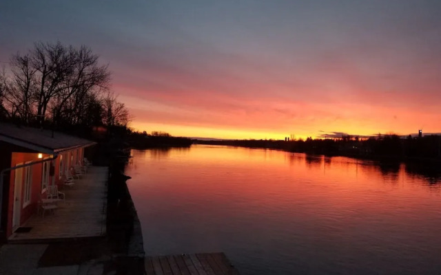 The Water's Edge Inn