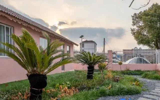 Shanghai Shuli Huawai Homestay (Lingang Dishui Lake)