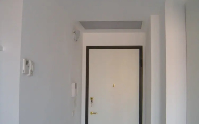 Spacious and Bright Studio With 2 Mm2 Stops