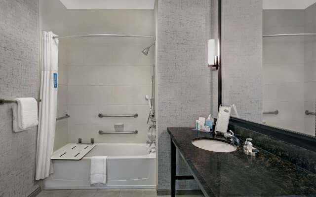 Hampton Inn & Suites Austin @ The University / Capitol