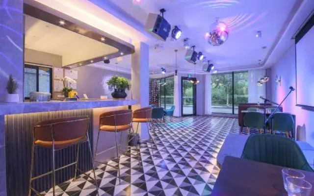 Jinglan·Hua Xi Yi Pin  Hotel
