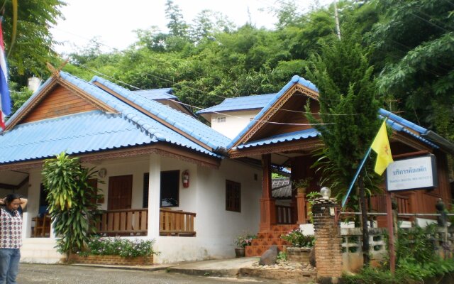 Khamsuk Resort