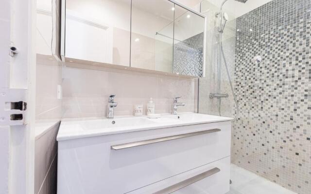 2 Bdrs Downtown & AC - 3 minutes to the Palais