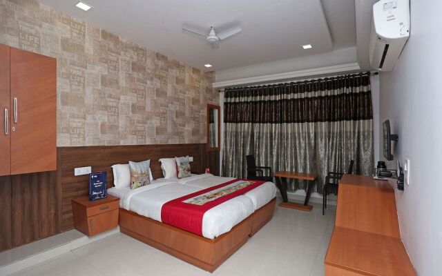 OYO 10263 Hotel Grand Nishat