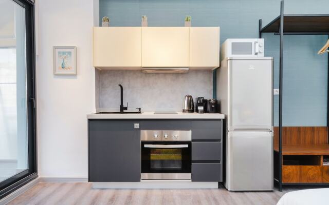 Sanders Home Suites - Charming Downtown Studio