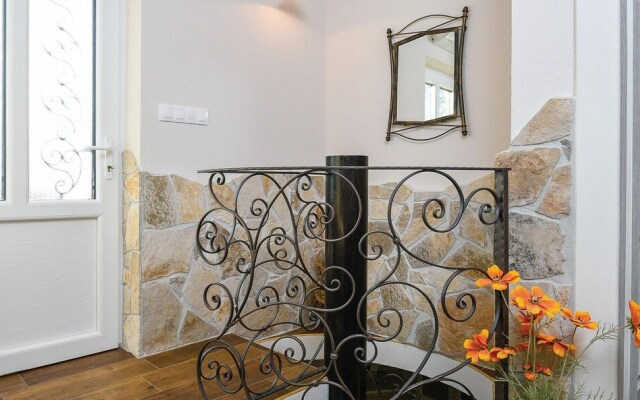 Stunning Home in Kremena With Wifi and 3 Bedrooms