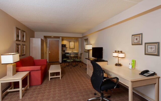 La Quinta Inn & Suites by Wyndham Garden City