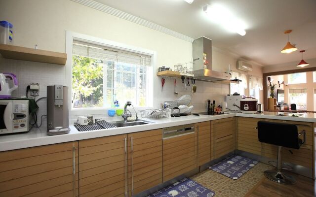 Gangneung Wow Guesthouse - Hostel