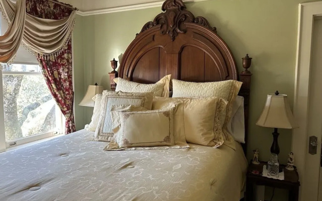 The Inn on Knowles Hill