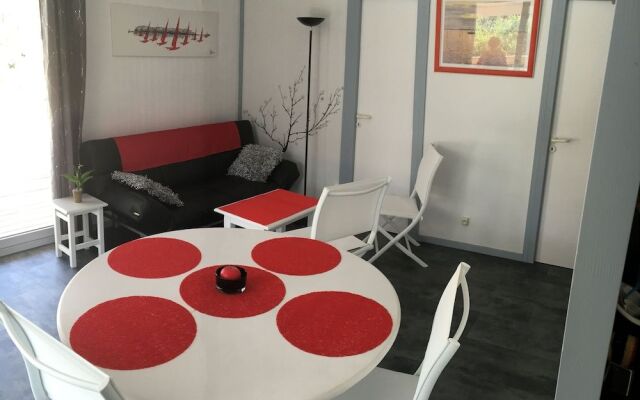 Chalet Orange Naturiste la Jenny