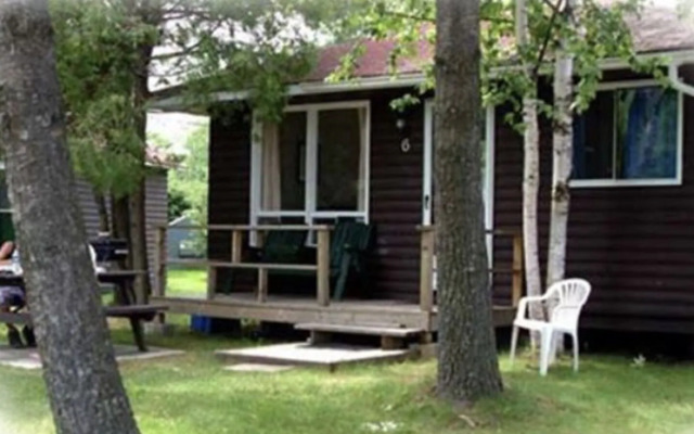 Sunnylea Resort & Cottages