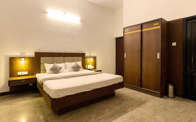 Hotel Paramount Suites & Service Apartments