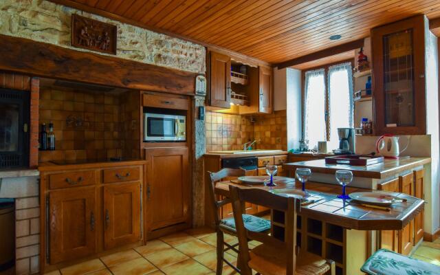 Cozy Holiday Home With Garden in Padirac France