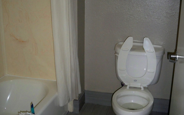 Scottish Inn & Suites