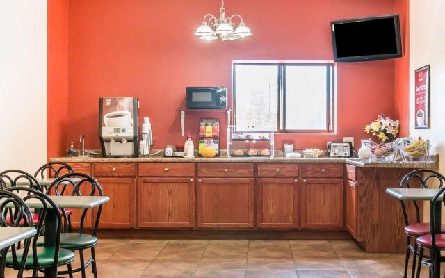 Econo Lodge Cadillac