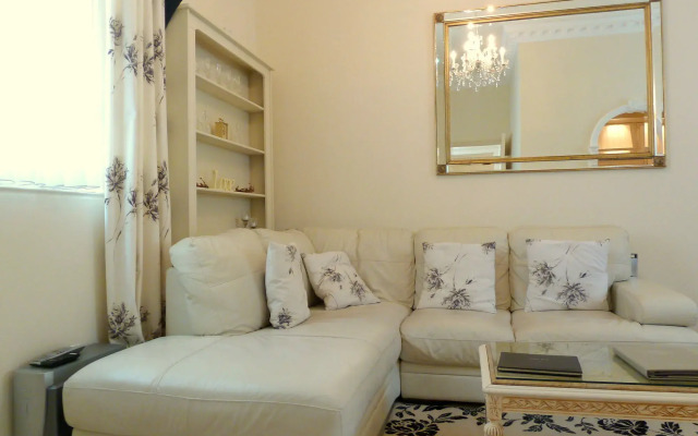 Hesketh Crescent 5 Star Apartment