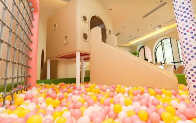 Shanghai July Light Luxury Hotel – Entertainment – Shanghai