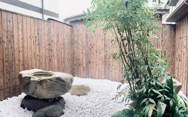 Hanazonominami Apartment 102