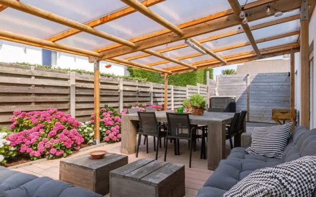 Spacious House With Garden and Parking