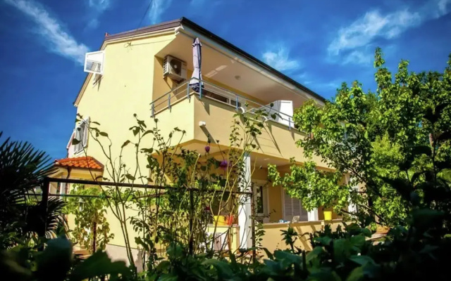 Spacious Apartment in Vantacici near Sea