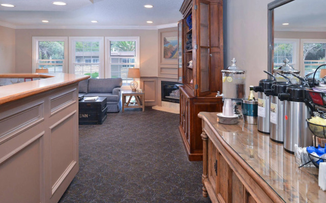 Sand Pebbles Inn
