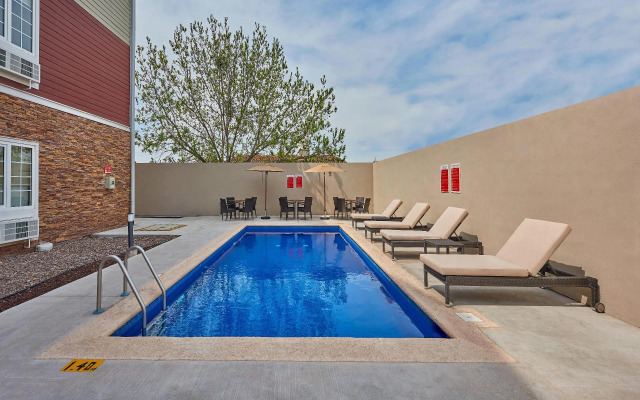 Extended Suites Celaya Galerías