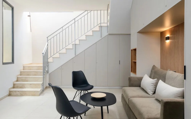 Elegant Duplex with XL Patio by FeelHome