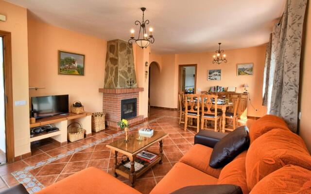 Rustic Villa in Lopera with Terrace