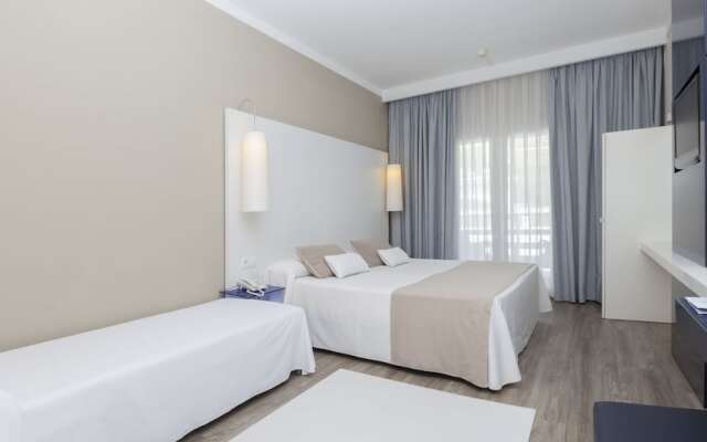 Logis Hotel Canyelles Playa