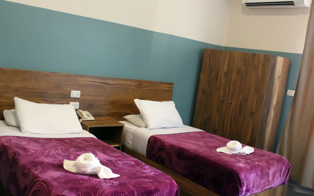 Nitocrisse Hotel